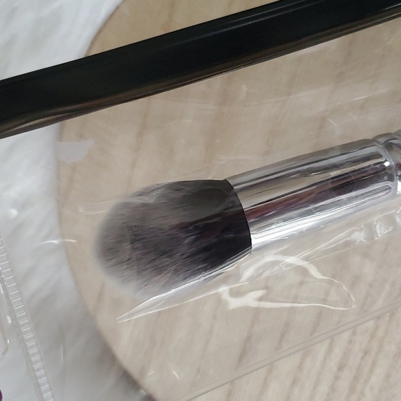 Zoeva 135 Petit Face Definer Brush - Picture 4 of 5